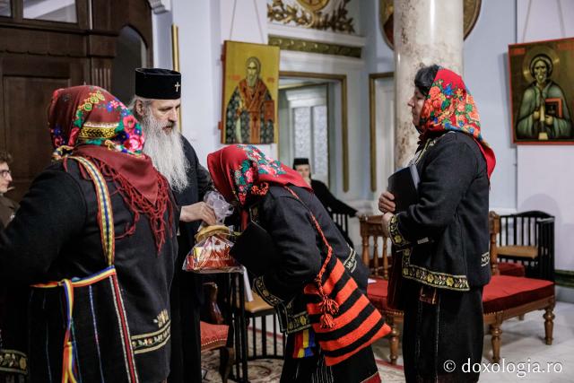 Parohia Focuri – Colindători la Reședința Mitropolitană 2025