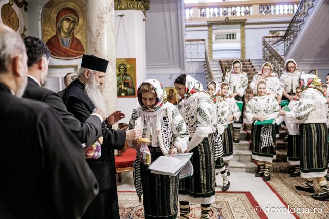 Corul Bucuria Credinței din Parohia Ciurea – Colindători la Reședința Mitropolitană 2025