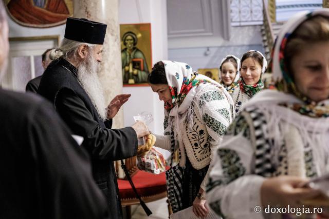 Corul Bucuria Credinței din Parohia Ciurea – Colindători la Reședința Mitropolitană 2025