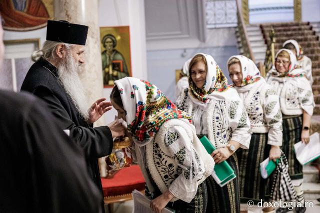 Corul Bucuria Credinței din Parohia Ciurea – Colindători la Reședința Mitropolitană 2025