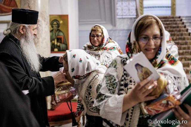 Corul Bucuria Credinței din Parohia Ciurea – Colindători la Reședința Mitropolitană 2025