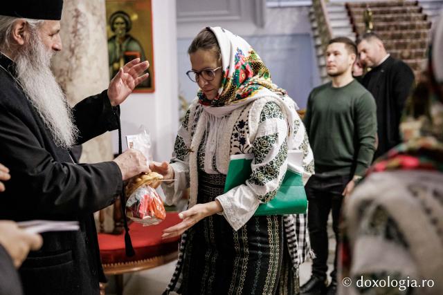 Corul Bucuria Credinței din Parohia Ciurea – Colindători la Reședința Mitropolitană 2025