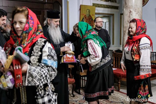 Parohia Tașca – Colindători la Reședința Mitropolitană 2025