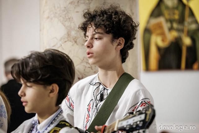 Parohia Lețcani III – Colindători la Reședința Mitropolitană 2025