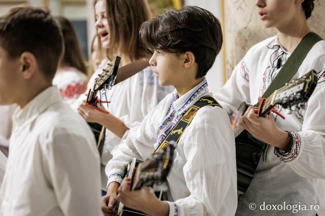 Parohia Lețcani III – Colindători la Reședința Mitropolitană 2025