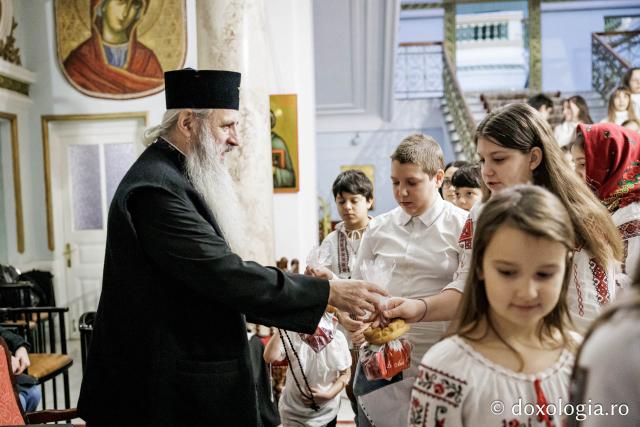 Parohia Lețcani III – Colindători la Reședința Mitropolitană 2025