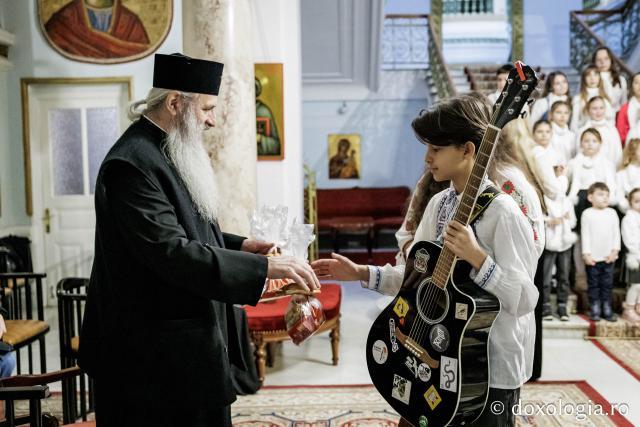 Parohia Lețcani III – Colindători la Reședința Mitropolitană 2025