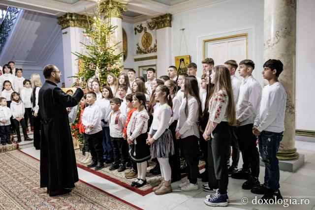 Parohia Movileni – Colindători la Reședința Mitropolitană 2025