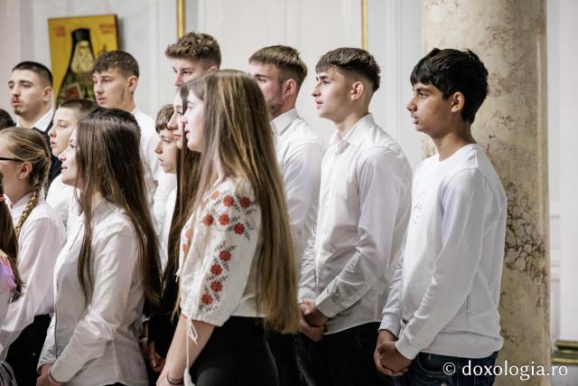 Parohia Movileni – Colindători la Reședința Mitropolitană 2025