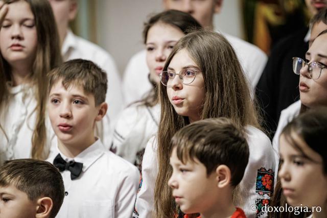 Parohia Movileni – Colindători la Reședința Mitropolitană 2025