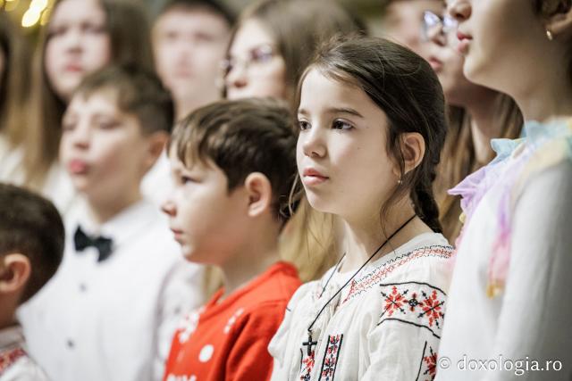 Parohia Movileni – Colindători la Reședința Mitropolitană 2025