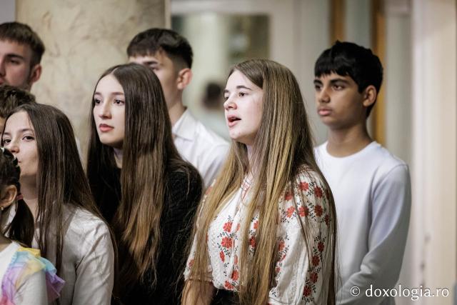 Parohia Movileni – Colindători la Reședința Mitropolitană 2025