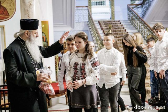 Parohia Movileni – Colindători la Reședința Mitropolitană 2025