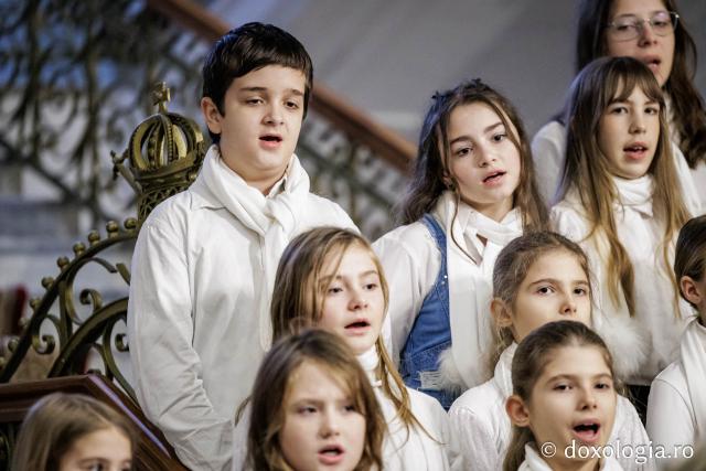 Parohia Tăutești – Colindători la Reședința Mitropolitană 2025