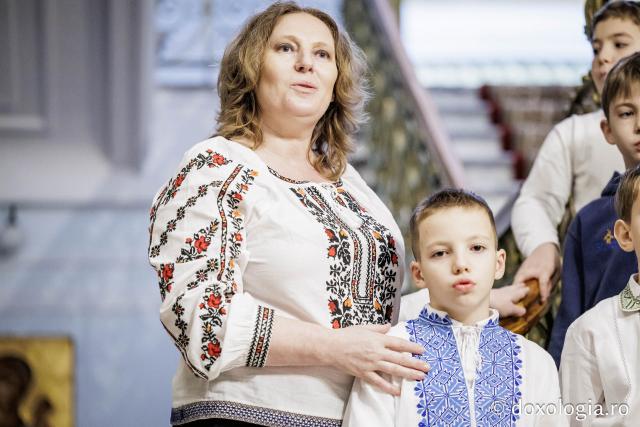 Școala Gimnazială „Ștefan Bârsănescu" din Iași – Colindători la Reședința Mitropolitană 2025