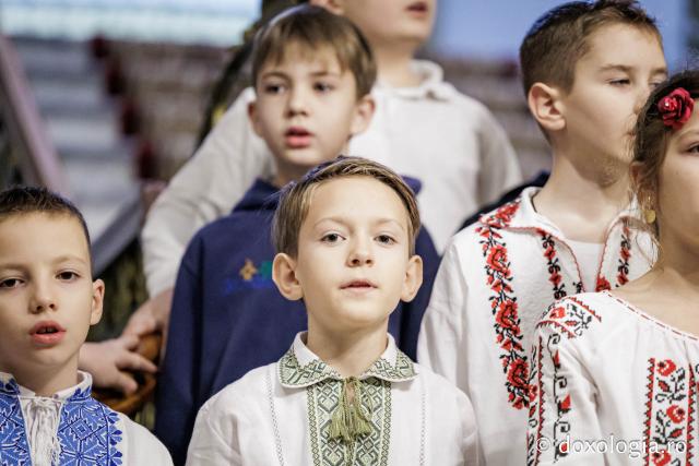 Școala Gimnazială „Ștefan Bârsănescu" din Iași – Colindători la Reședința Mitropolitană 2025