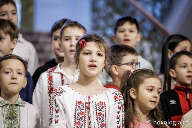 Școala Gimnazială „Ștefan Bârsănescu" din Iași – Colindători la Reședința Mitropolitană 2025