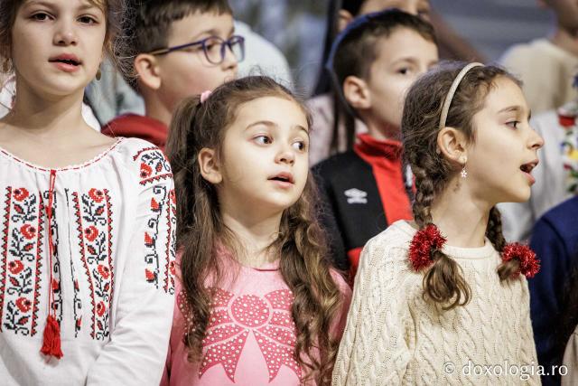 Școala Gimnazială „Ștefan Bârsănescu" din Iași – Colindători la Reședința Mitropolitană 2025