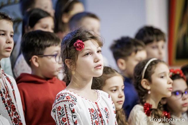 Școala Gimnazială „Ștefan Bârsănescu" din Iași – Colindători la Reședința Mitropolitană 2025