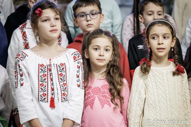 Școala Gimnazială „Ștefan Bârsănescu" din Iași – Colindători la Reședința Mitropolitană 2025