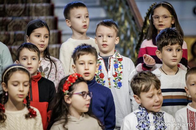 Școala Gimnazială „Ștefan Bârsănescu" din Iași – Colindători la Reședința Mitropolitană 2025