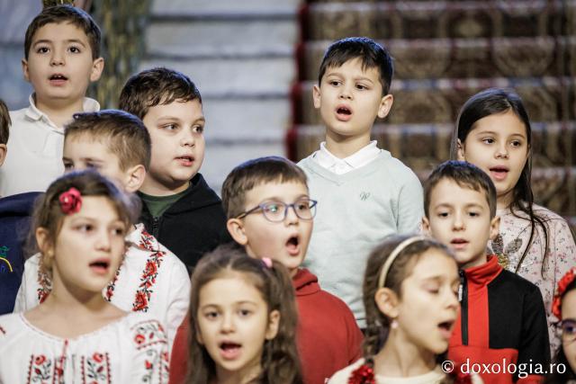 Școala Gimnazială „Ștefan Bârsănescu" din Iași – Colindători la Reședința Mitropolitană 2025