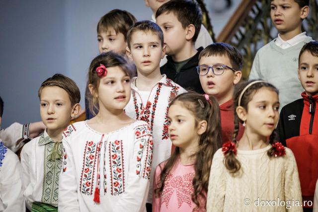 Școala Gimnazială „Ștefan Bârsănescu" din Iași – Colindători la Reședința Mitropolitană 2025