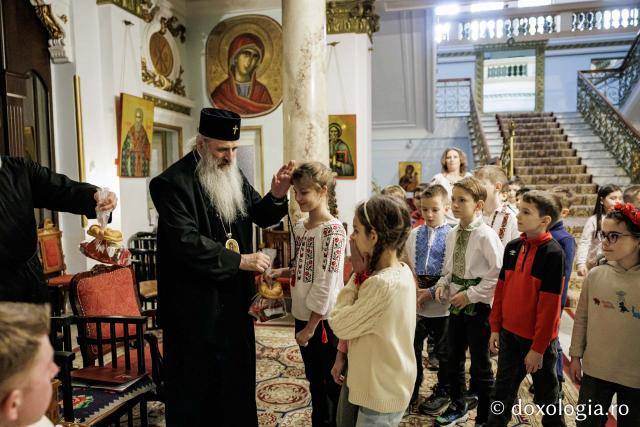 Școala Gimnazială „Ștefan Bârsănescu" din Iași – Colindători la Reședința Mitropolitană 2025