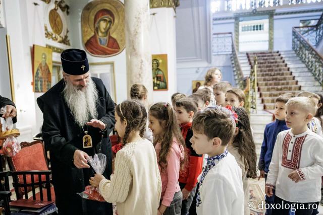 Școala Gimnazială „Ștefan Bârsănescu" din Iași – Colindători la Reședința Mitropolitană 2025