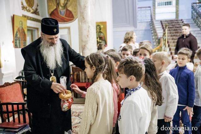 Școala Gimnazială „Ștefan Bârsănescu" din Iași – Colindători la Reședința Mitropolitană 2025