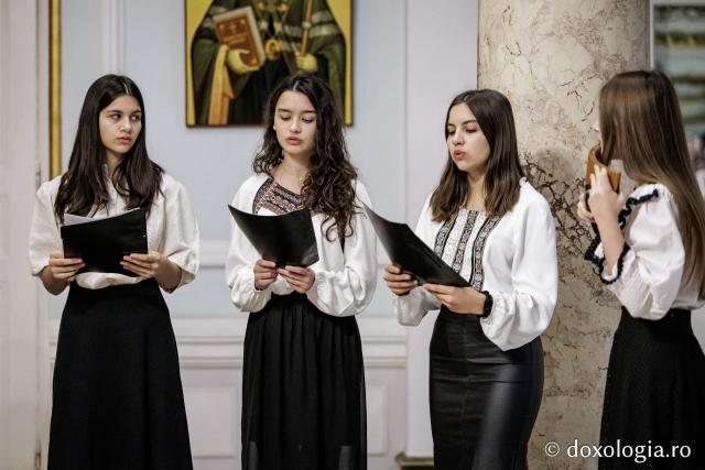 Grupul „Ai Mariei” – Colindători la Reședința Mitropolitană 2025