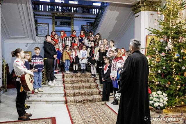 Parohia Miroslava I – Colindători la Reședința Mitropolitană 2025