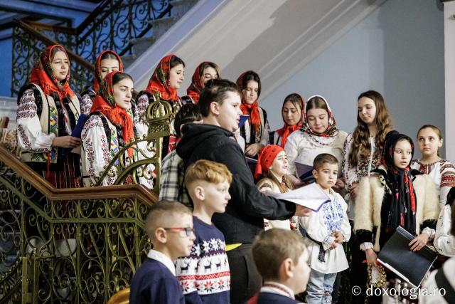 Parohia Miroslava I – Colindători la Reședința Mitropolitană 2025