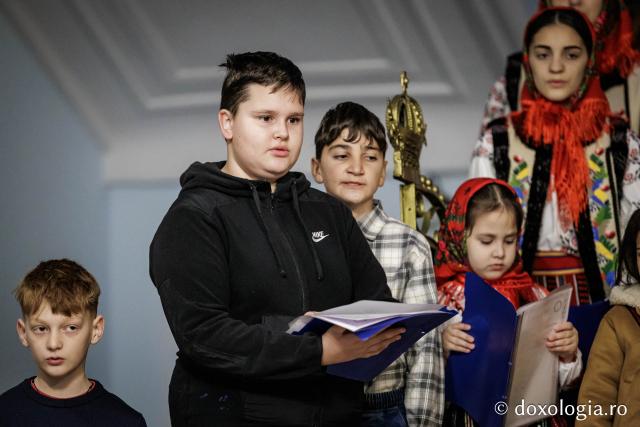 Parohia Miroslava I – Colindători la Reședința Mitropolitană 2025