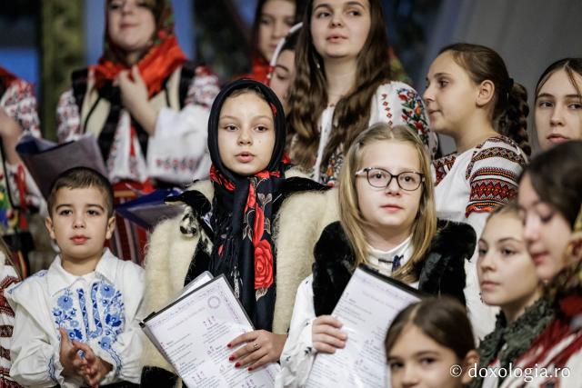 Parohia Miroslava I – Colindători la Reședința Mitropolitană 2025