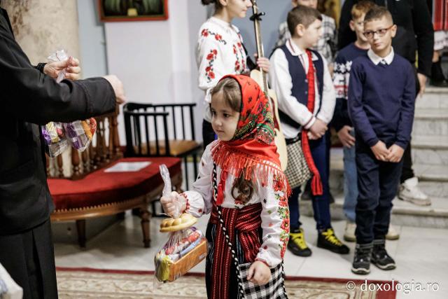 Parohia Miroslava I – Colindători la Reședința Mitropolitană 2025