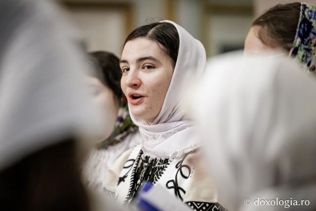 Parohia „Sf. Mahrama” din Iași – Colindători la Reședința Mitropolitană 2025