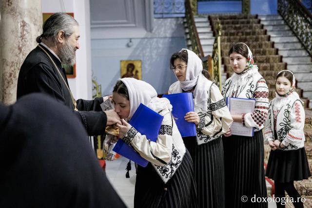 Parohia „Sf. Mahrama” din Iași – Colindători la Reședința Mitropolitană 2025