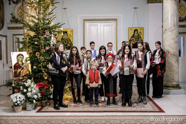 Corul „Glas de îngeri” – Colindători la Reședința Mitropolitană 2025