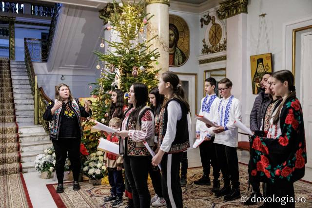 Corul „Glas de îngeri” – Colindători la Reședința Mitropolitană 2025