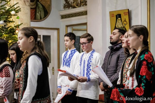Corul „Glas de îngeri” – Colindători la Reședința Mitropolitană 2025