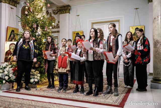 Corul „Glas de îngeri” – Colindători la Reședința Mitropolitană 2025