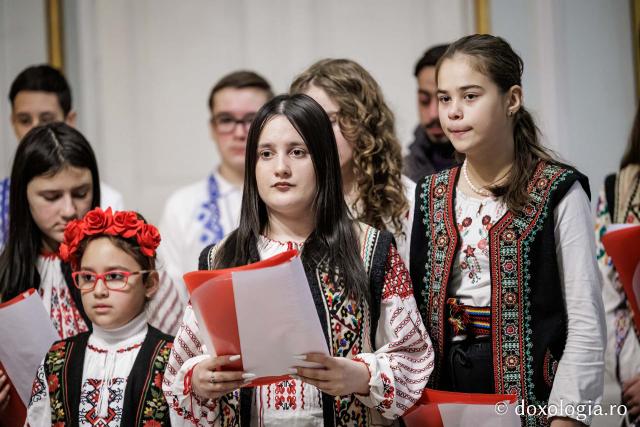 Corul „Glas de îngeri” – Colindători la Reședința Mitropolitană 2025