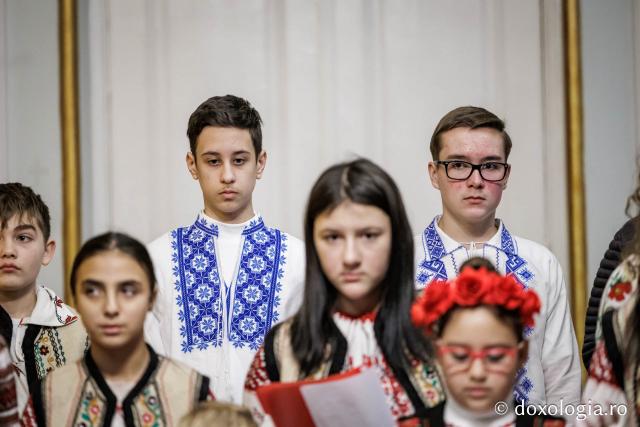 Corul „Glas de îngeri” – Colindători la Reședința Mitropolitană 2025