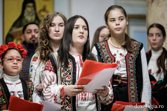 Corul „Glas de îngeri” – Colindători la Reședința Mitropolitană 2025