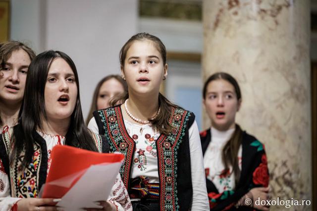 Corul „Glas de îngeri” – Colindători la Reședința Mitropolitană 2025