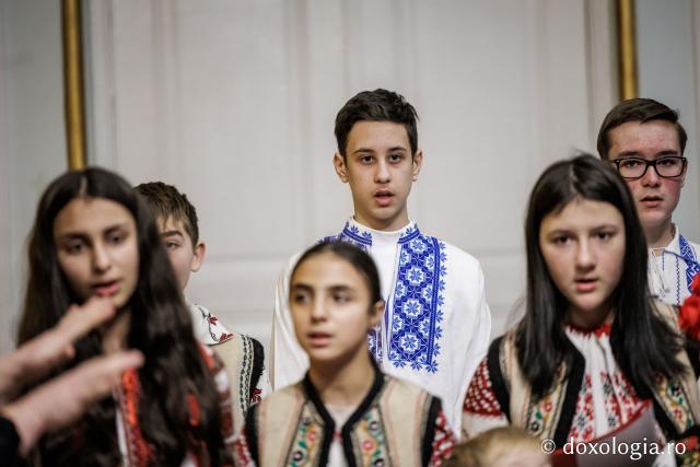 Corul „Glas de îngeri” – Colindători la Reședința Mitropolitană 2025