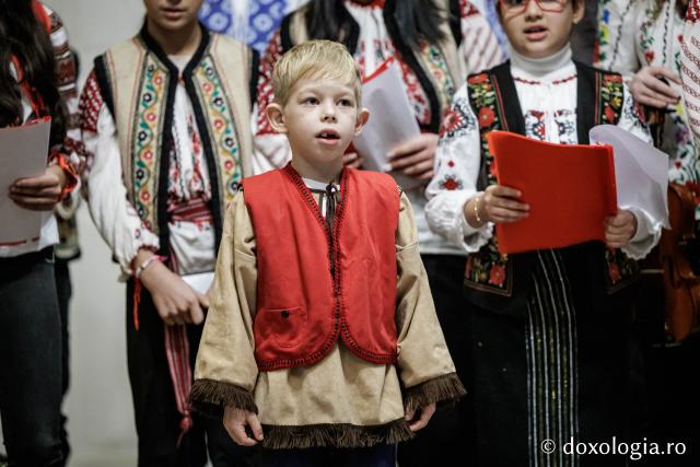 Corul „Glas de îngeri” – Colindători la Reședința Mitropolitană 2025