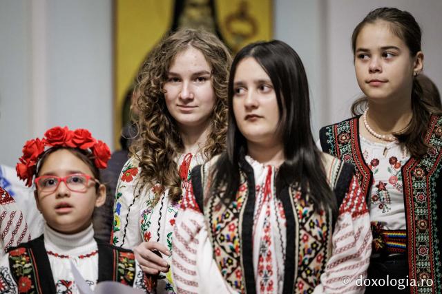 Corul „Glas de îngeri” – Colindători la Reședința Mitropolitană 2025