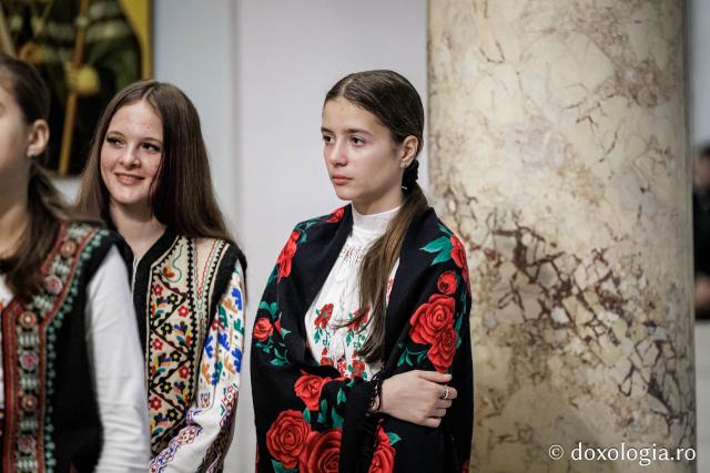 Corul „Glas de îngeri” – Colindători la Reședința Mitropolitană 2025